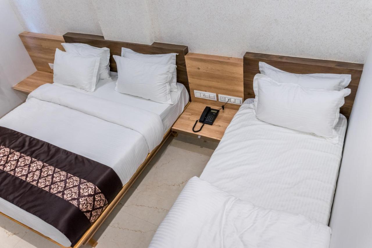 Meridian Hotel & Banquet Surat Ngoại thất bức ảnh
