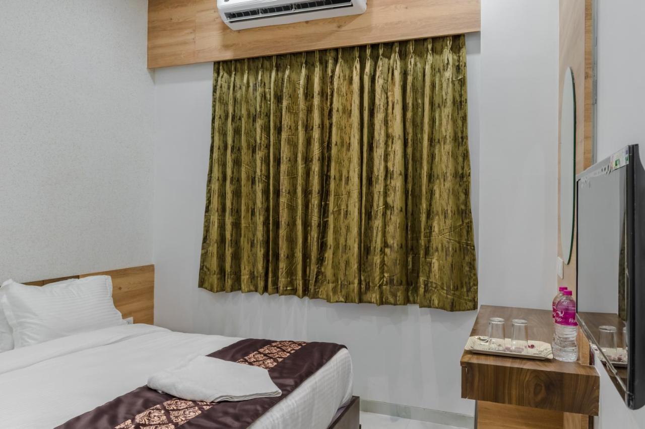 Meridian Hotel & Banquet Surat Ngoại thất bức ảnh