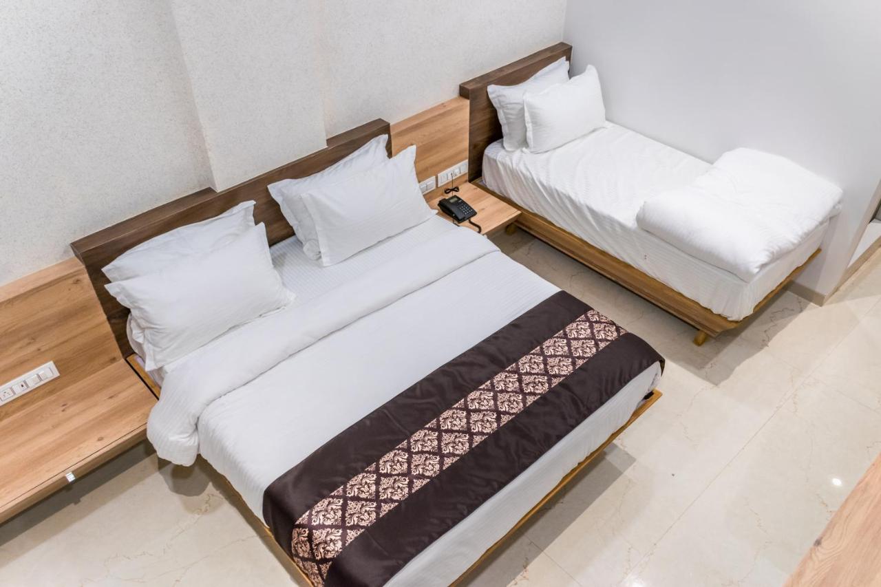 Meridian Hotel & Banquet Surat Ngoại thất bức ảnh