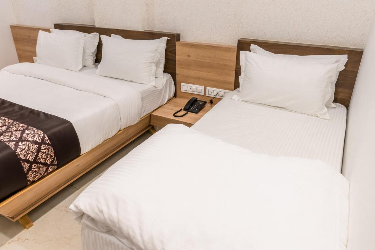 Meridian Hotel & Banquet Surat Ngoại thất bức ảnh